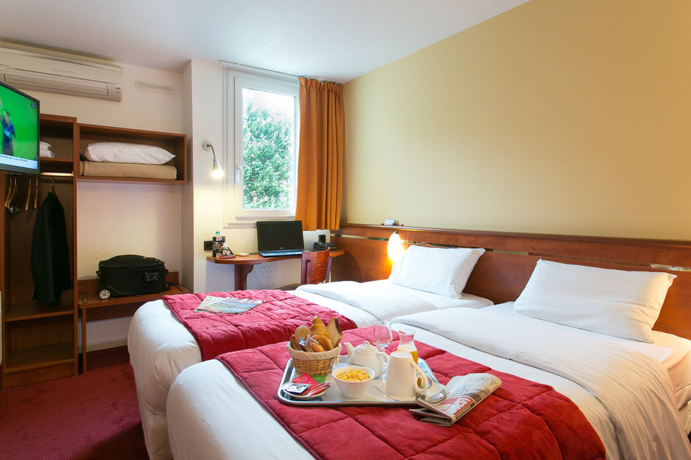 Brit Hotel Bordeaux Aeroport - Le Soretel เมรินแญค ภายนอก รูปภาพ